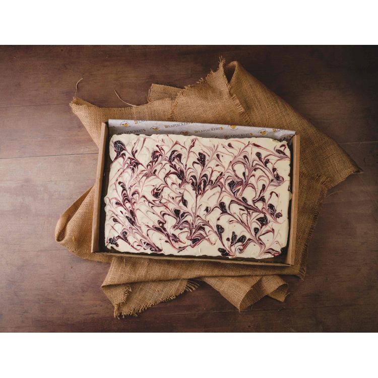 Apple &amp; Blackcurrant Flapjack Tray