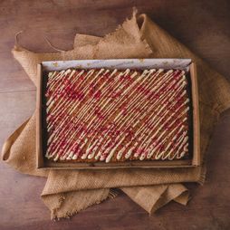 Raspberry &amp; White Chocolate Flapjack Tray